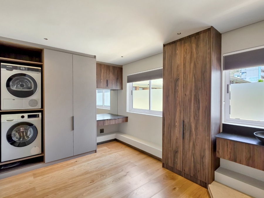 2 Bedroom Property for Sale in Sea Point Western Cape